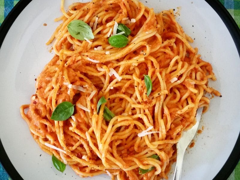 Spaghetti Pomodoro (Spaghetti in delicious creamy tomato sauce)