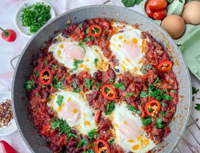 Spicy and smoky eggs with kidney beans